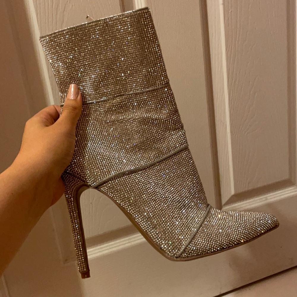 Super cute Steve Madden sparkly booties size 9